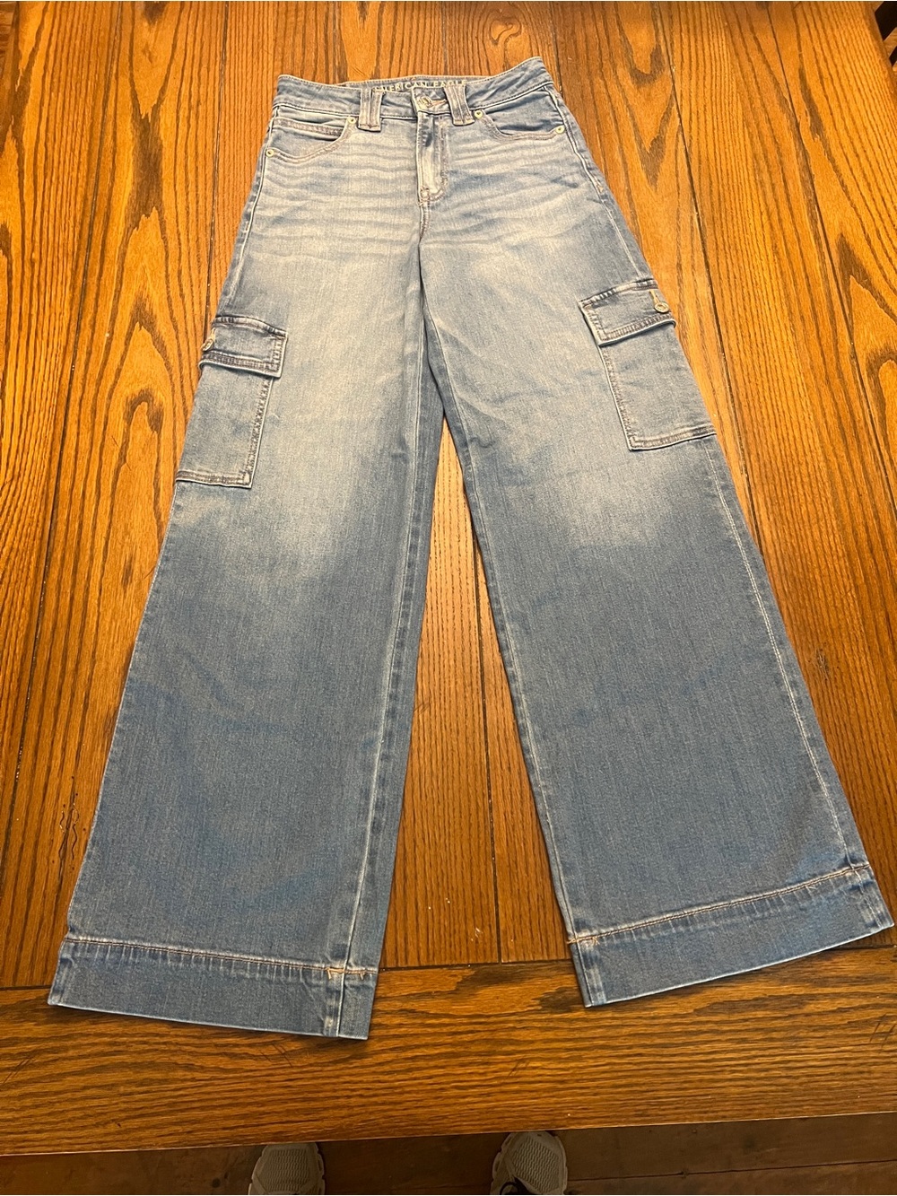 American Eagle Super High-Waisted Cargo Wide Leg Jeans Size 00 Regular